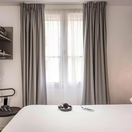 Ibis Styles Paris Eiffel Cambronne Hotel Exterior photo