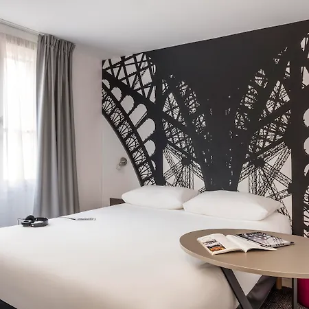Ibis Styles Paris Eiffel Cambronne Hotel Exterior photo
