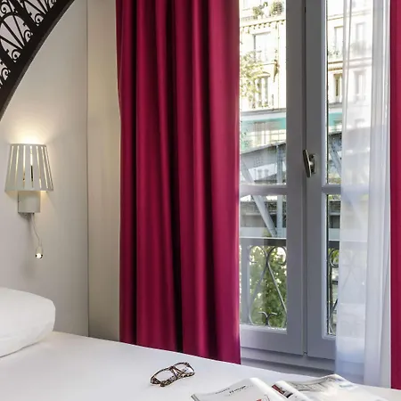 Ibis Styles Paris Eiffel Cambronne Hotel Exterior photo