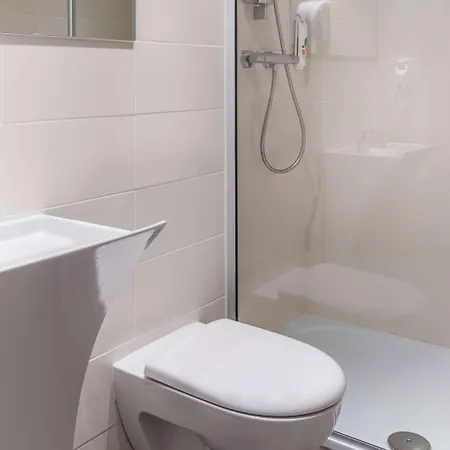Ibis Styles Paris Eiffel Cambronne Hotel Exterior photo